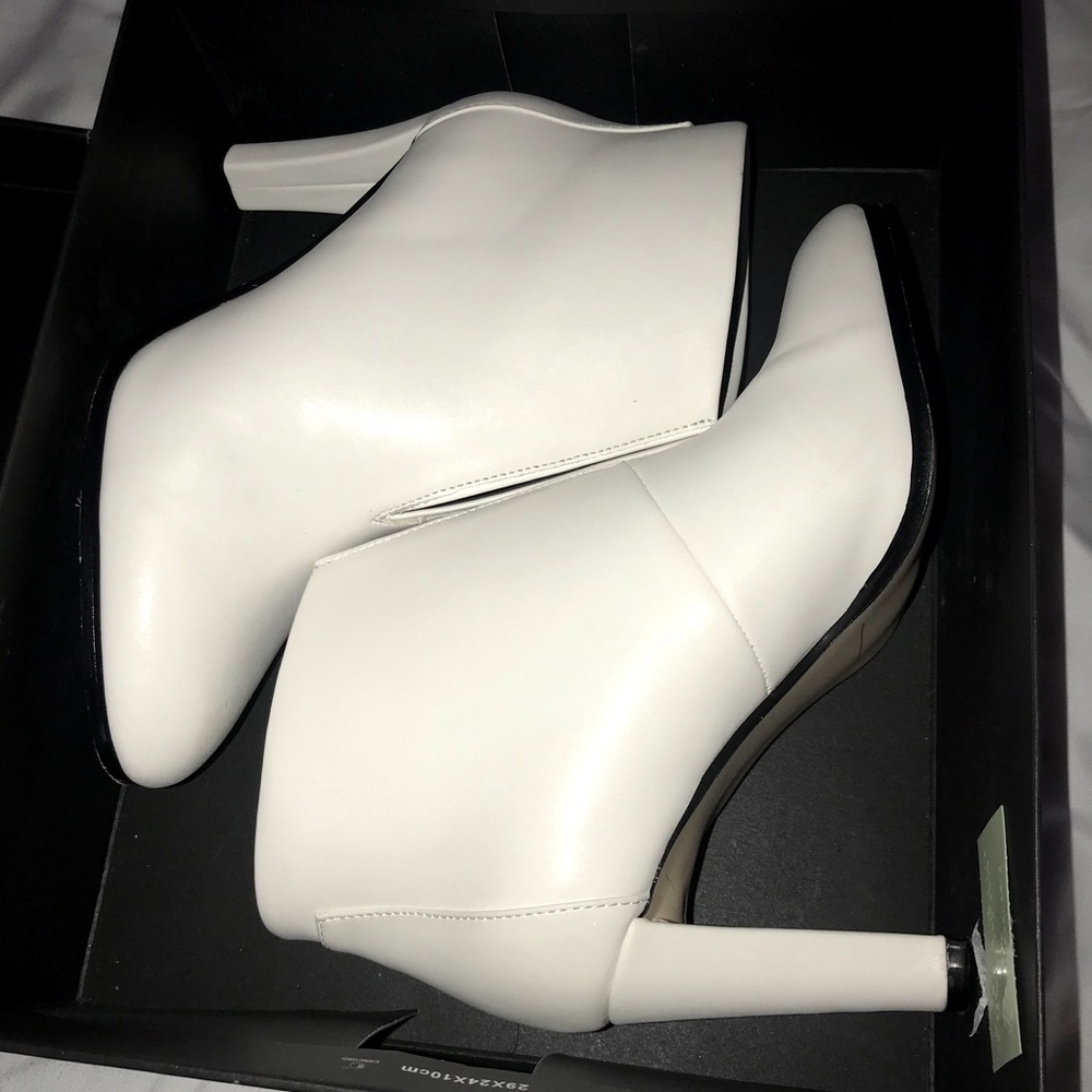Tahari Ankle Boots